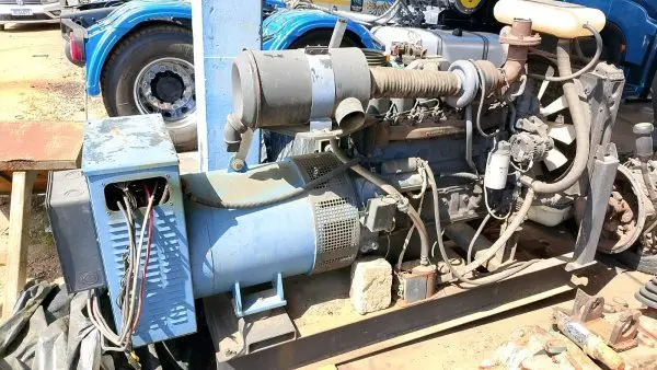 01 GERADOR HEIMER 156KVA, MOTOR CUMMINS A DIESEL, ANO 2008