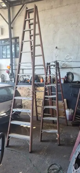 02 ESCADAS TESOURA MARCA BERTOLO ( 2.1 E 3.5 METROS) NO ESTADO