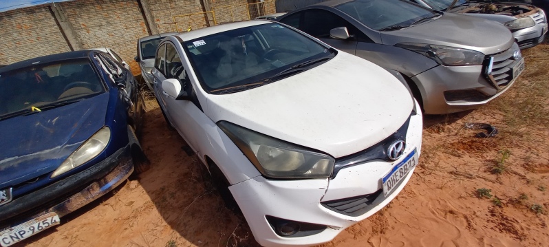 SUCATA APROVEITÁVEL COM MOTOR INSERVÍVEL