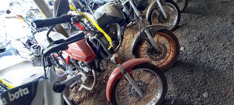 SUCATA APROVEITÁVEL COM MOTOR INSERVÍVEL