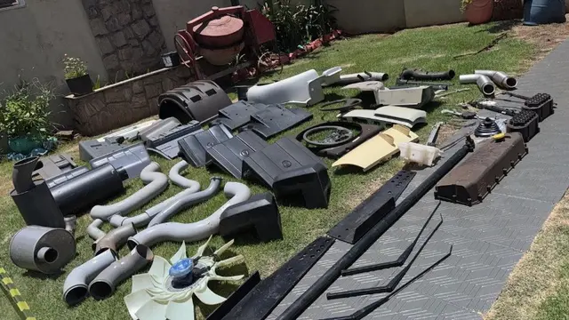 LOTE C/ APROX. 58 PEÇAS DIVERSAS E ACESSÓRIOS PARA CAMINHÕES