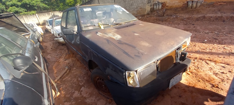 SUCATA APROVEITÁVEL COM MOTOR INSERVÍVEL