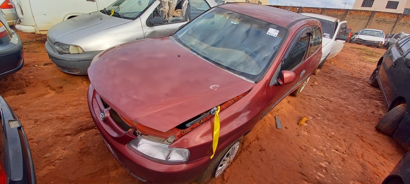 SUCATA APROVEITÁVEL COM MOTOR INSERVÍVEL