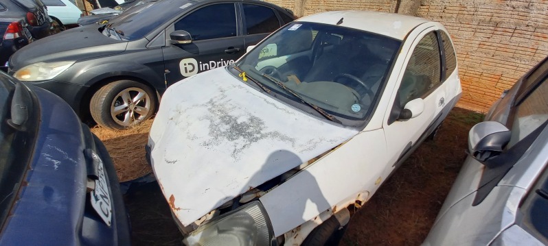 SUCATA APROVEITÁVEL COM MOTOR INSERVÍVEL