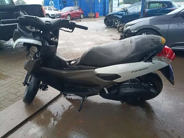 YAMAHA - NMAX