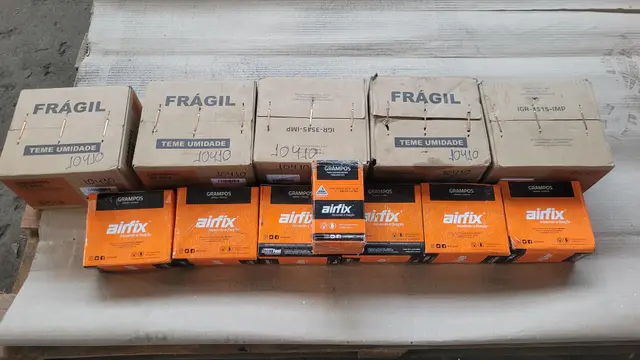 5 UN- GRAMPO BOX FECHAMENTO CAIXA 35/15 5.000 UN - 5 UN- GRAMPO 90/30 AIRFIX 5.000 UN