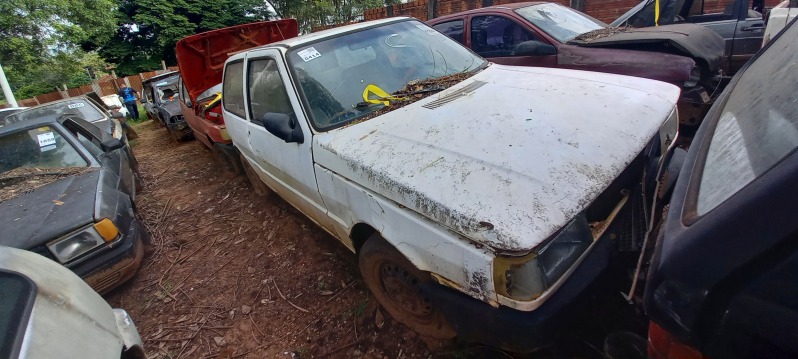 SUCATA APROVEITÁVEL COM MOTOR INSERVÍVEL