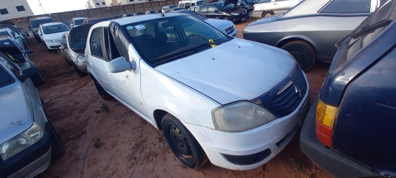 SUCATA APROVEITÁVEL COM MOTOR INSERVÍVEL