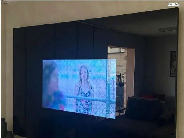 Painel Planejado com acabamento em vidro