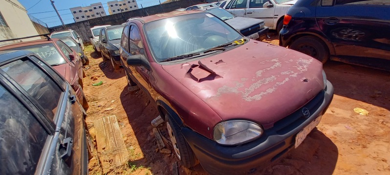 SUCATA APROVEITÁVEL COM MOTOR INSERVÍVEL