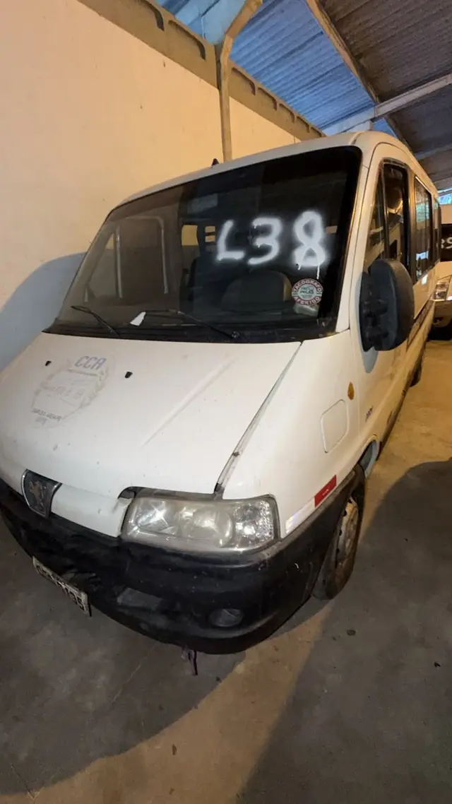 PEUGEOT/ BOXER M330M - ANO/MODELO: 2013/2013 – PLACA: OGC9735 – RENAVAM: 542903342 – COMBUSTÍVEL: DIESEL – COR: BRANCA