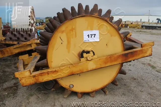 ROLETE TERRAPLANAGEM - Aprox. 3.950 Kg