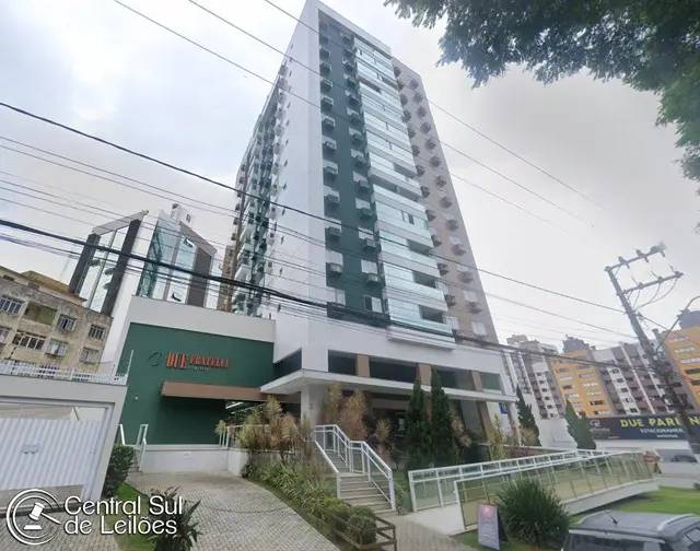 Apartamento nº 802 e box de estacionamento, no Edifício Comercial e Residencial Due Fratelli, Centro, em Criciúma/SC