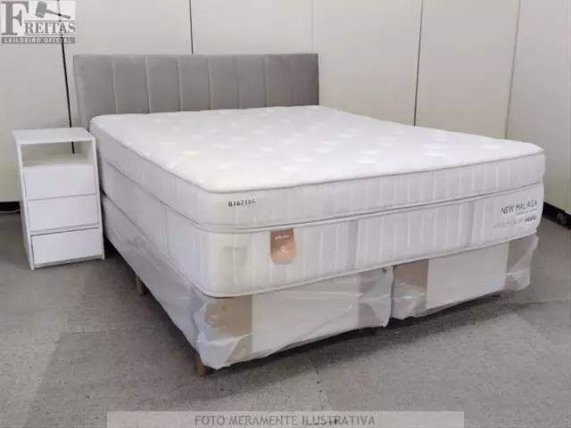 LOTE COM CAMA BOX QUEEN