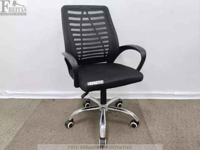 LOTE COM 01 CADEIRA EXECUTIVA G3 TECIDO GIRATÓRIA BASE CROMADA APOIO BRAÇO AJUSTE ALTURA RODAS NYLON