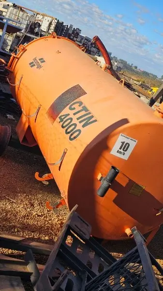 CARRETA-TANQUE MARCA INCOMAGRI; MODELO CTIN 4000; CAP. 4.000 LITROS - EQUIP. FUNCIONANDO