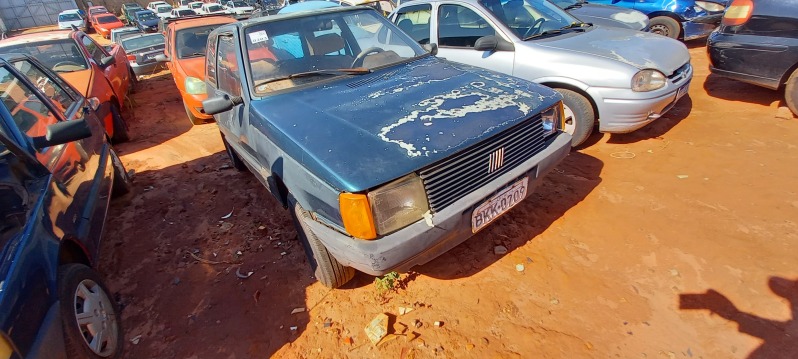 SUCATA APROVEITÁVEL COM MOTOR INSERVÍVEL