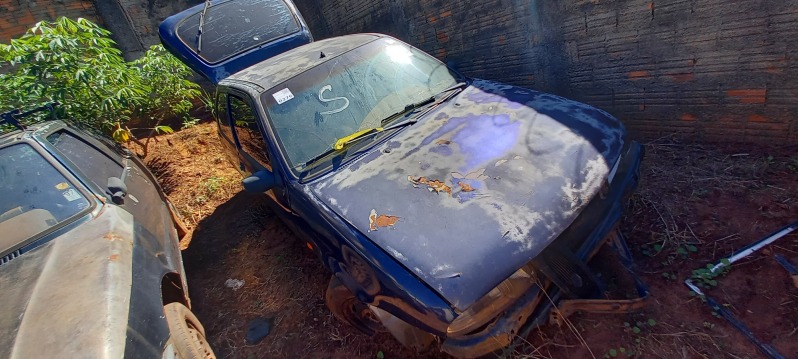 SUCATA APROVEITÁVEL COM MOTOR INSERVÍVEL