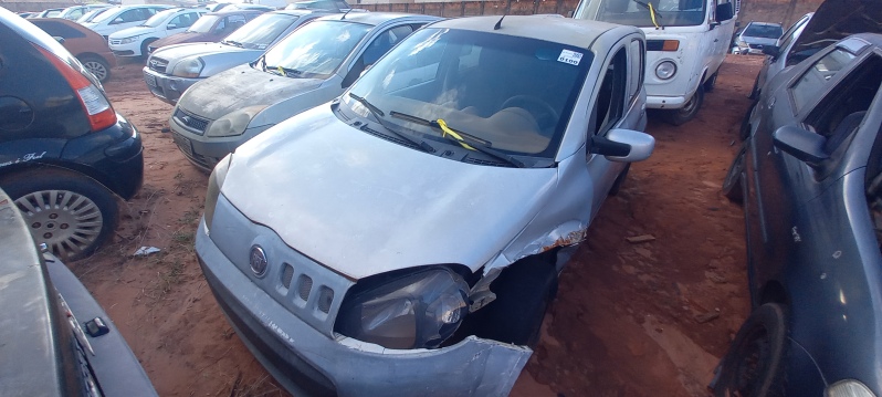 SUCATA APROVEITÁVEL COM MOTOR INSERVÍVEL