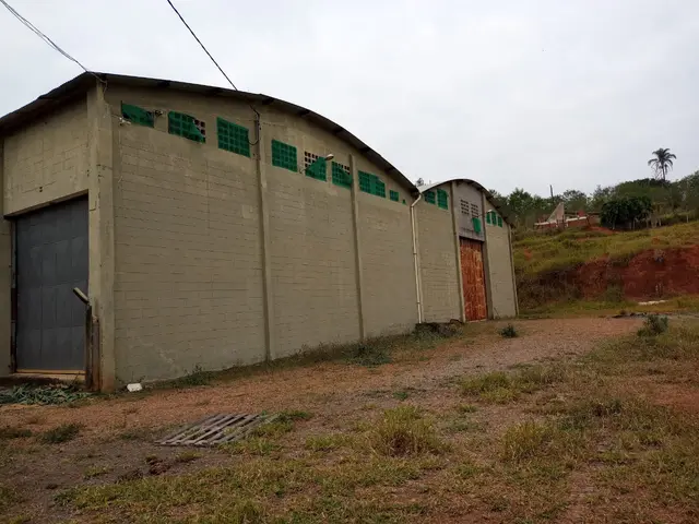 AREA INDUSTRIAL 36 MIL METROS QUADRADOS.