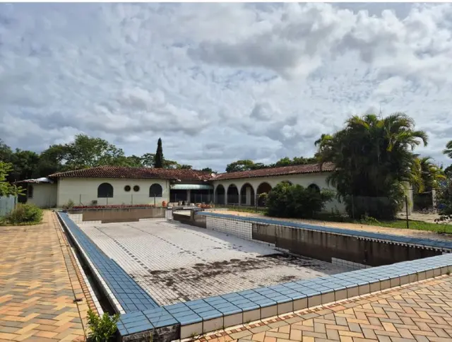 casa residencial 730m² e terreno 38.451,12m²