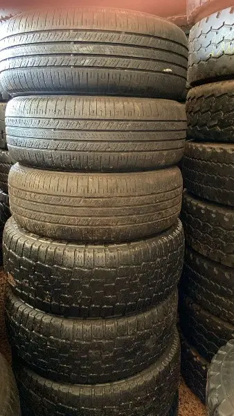 Lote com: 12 PNEUS ARO 17 E 18