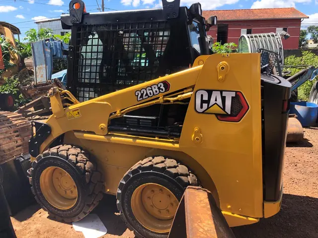 MINI CARREGADEIRA CAT