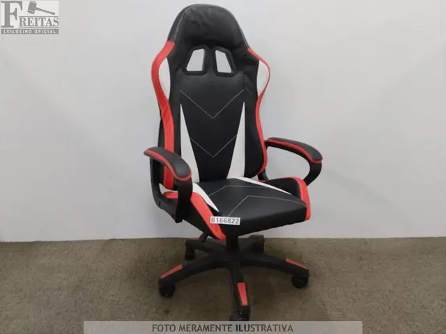 LOTE COM 01 CADEIRA GAMER BLACK/RED/WHITE GIRATÓRIA COURO SINTÉTICO APOIO DE BRAÇOS RODAS EM NYLON