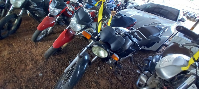 SUCATA APROVEITÁVEL COM MOTOR INSERVÍVEL