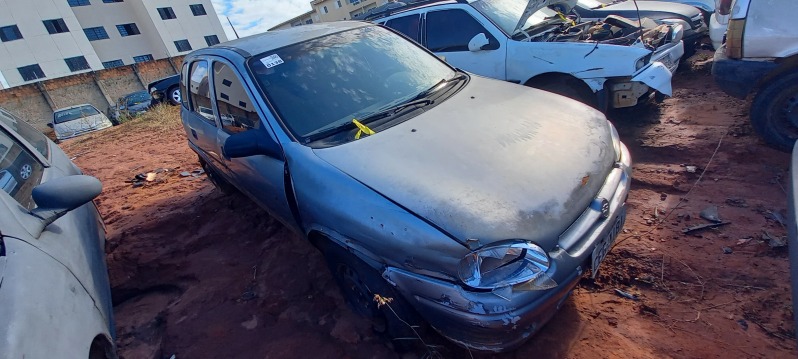 SUCATA APROVEITÁVEL COM MOTOR INSERVÍVEL