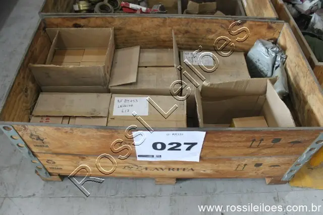 APROX. 97 ACIONADORES PVHC 24V E APROX. 42 ALAVANCAS DANFOSS
