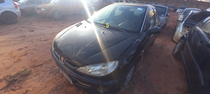 SUCATA APROVEITÁVEL COM MOTOR INSERVÍVEL