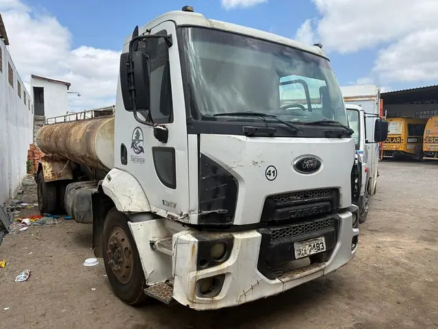 TIPO: VEICULO MARCA / MODELO: FORD / CARGO 1317 CN PLACA: NQI2483 RENAVAM: 00477661688 CHASSI: 9BFXEAEU2CBS03987 ANO (FAB/MOD): 2011/2012 COMBUSTÍVEL: DIESEL COR: BRANCA.
