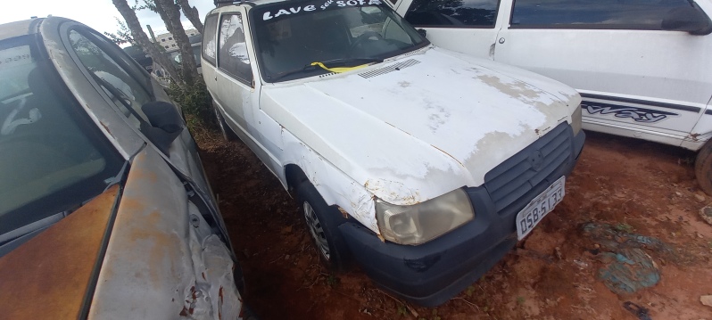 SUCATA APROVEITÁVEL COM MOTOR INSERVÍVEL