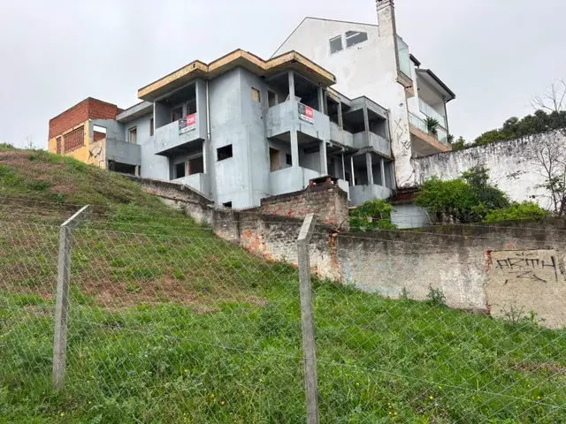 Prédio Inacabado em Curitiba