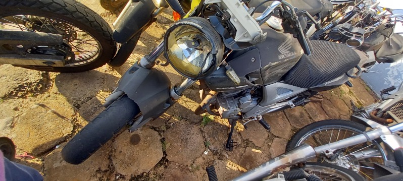 SUCATA APROVEITÁVEL COM MOTOR INSERVÍVEL