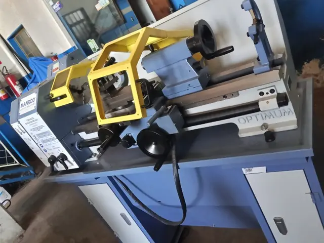TORNO MECÂNICO DE BANCADA MARCA MANROD