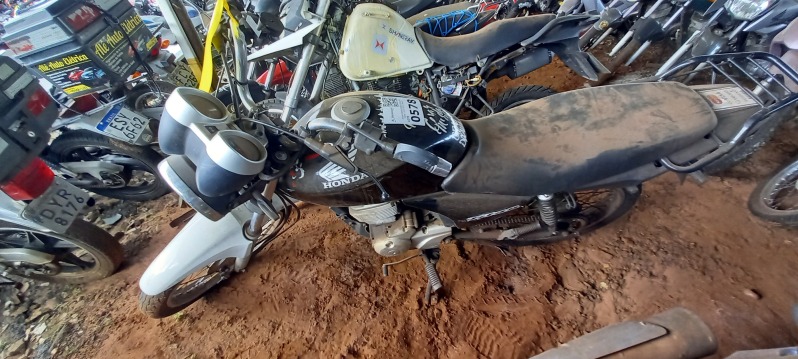 SUCATA APROVEITÁVEL COM MOTOR INSERVÍVEL