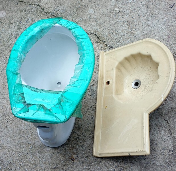 LOTE C/ PIA E VASO SANITÁRIO