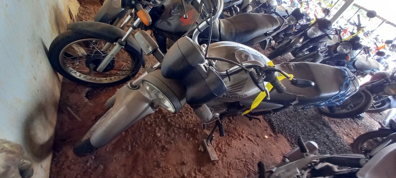 SUCATA APROVEITÁVEL COM MOTOR INSERVÍVEL