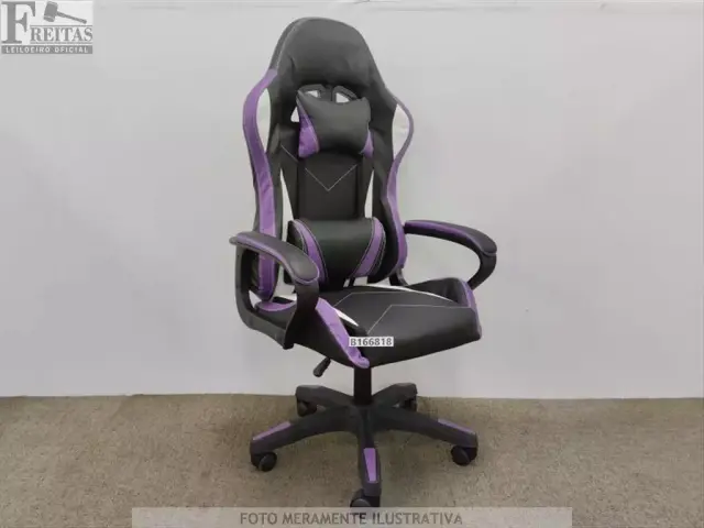 LOTE COM 01 CADEIRA GAMER BLACK/PURPLE/WHITE GIRATÓRIA COURO SINTÉTICO APOIO DE BRAÇOS RODAS EM…