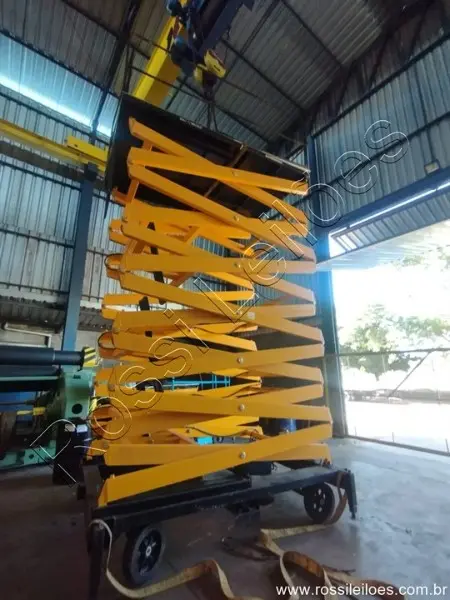 PLATAFORMA ELEVATORIA ELETRICA TIPO TESOURA - 11 M HOVAM