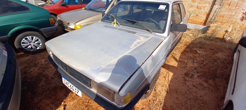 SUCATA APROVEITÁVEL COM MOTOR INSERVÍVEL
