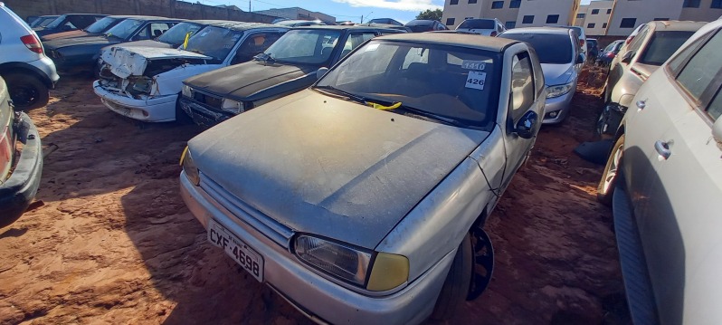 SUCATA APROVEITÁVEL COM MOTOR INSERVÍVEL