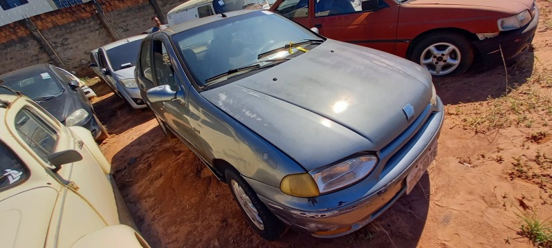 SUCATA APROVEITÁVEL COM MOTOR INSERVÍVEL