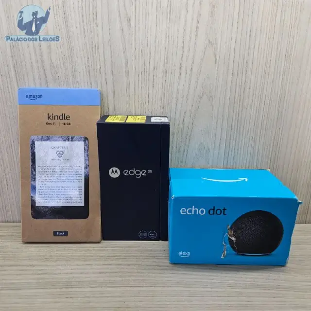 01 smartphone Motorola Edge 20, na cor escura