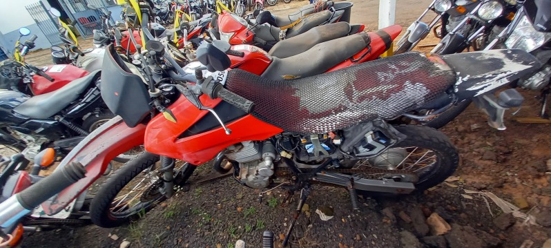 SUCATA APROVEITÁVEL COM MOTOR INSERVÍVEL