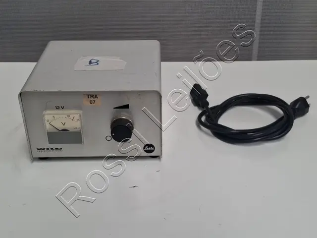 FONTE DE ALIMENTAÇÃO PARA ILUMINADOR DE MICROSCÓPIO MODELO MTR 27 WILD HEERBRUGG -LEITZ-B