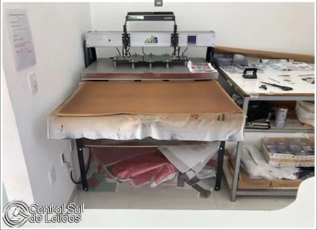 200 kg de Tecido em rolo e Prensa térmica