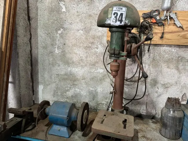 FURADEIRA DE BANCADA E ESMERIL